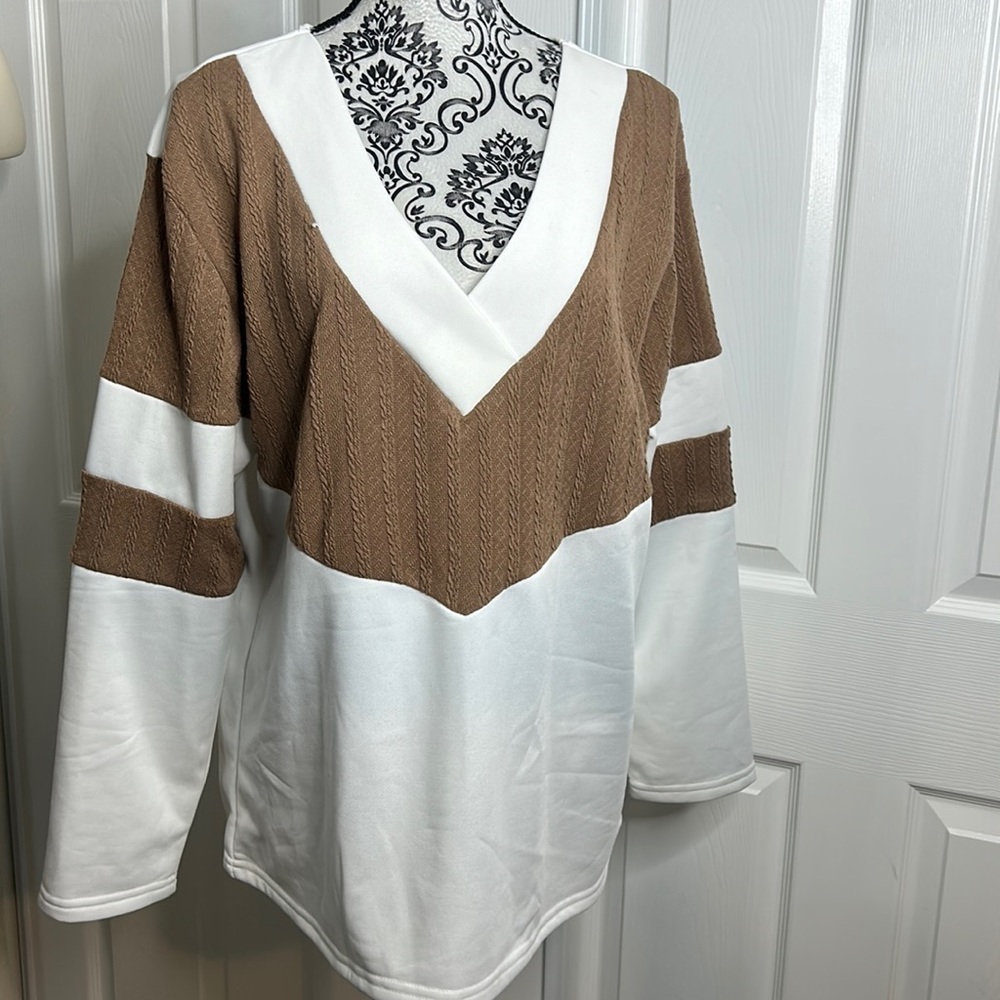 Noracora White Brown Long Sleeve‎ V Neck L